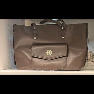 Jet set Kate Landry tote